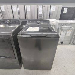 FEBRUARY SALE! GE 30-inch Free-Standing Electric Range with a radiant smoothtop cooktop