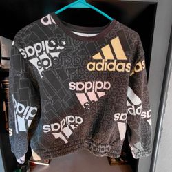 Adidas shirt Pull over medium.
