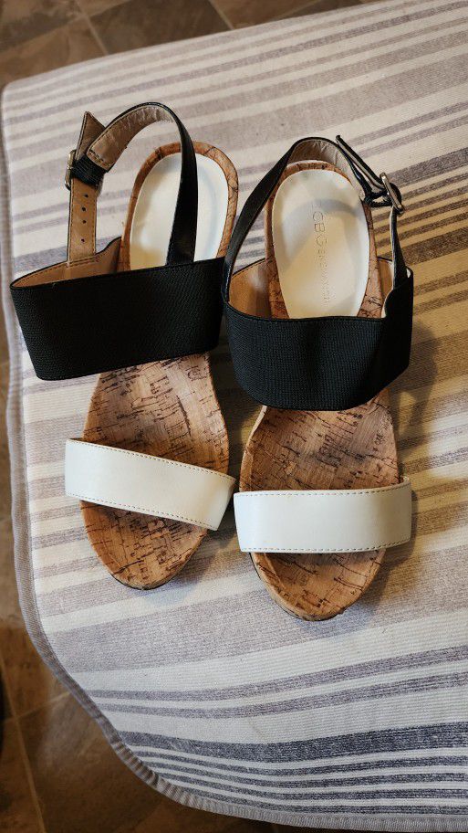BCBG Generation Cork S O L E Wedge Heel Sandals Size 6B Excellent Condition Only One A Few Times