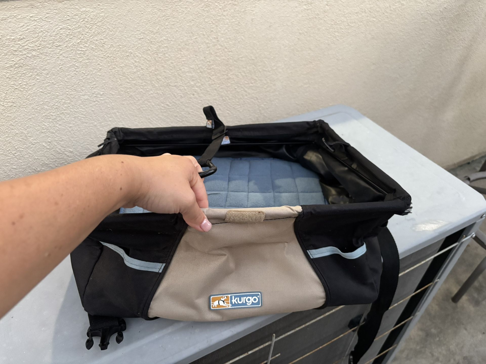 Kurgo dog booster car seat harness great condition pickup. (Up to 20 pound dog)