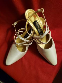 Ladies Ivory Dress Shoe by Peacocks Signature 