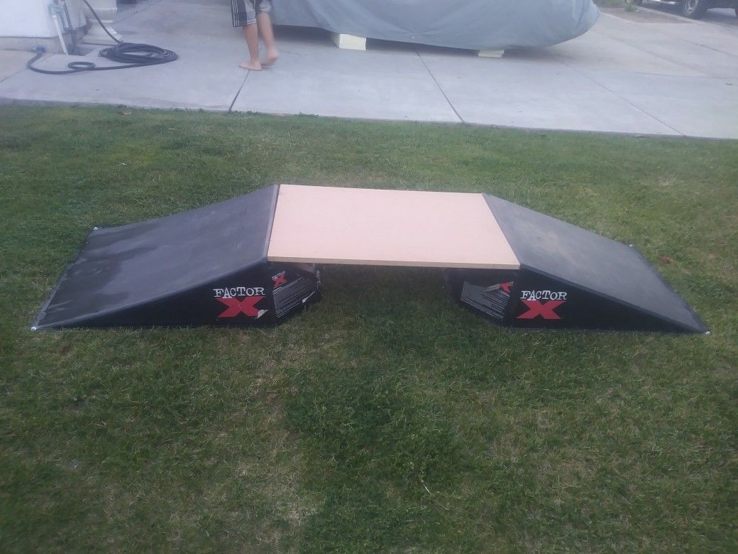 X-FACTOR SKATEBOARD/BIKE RAMPS
