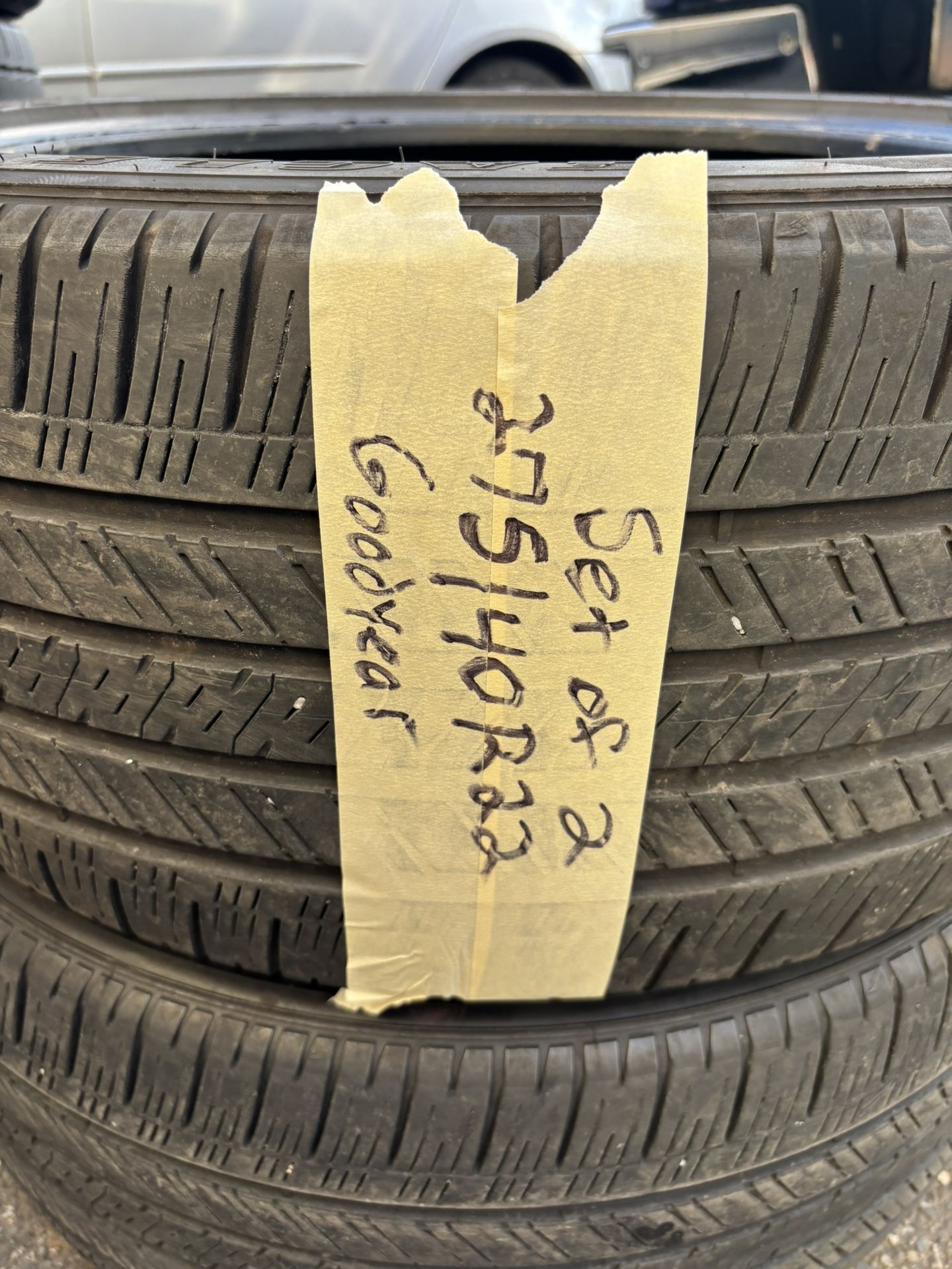 Set of 2 tires 275/40r22 Goodyear eagle touring good condition $125
