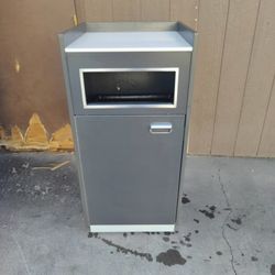 Commercial Trash Cans 