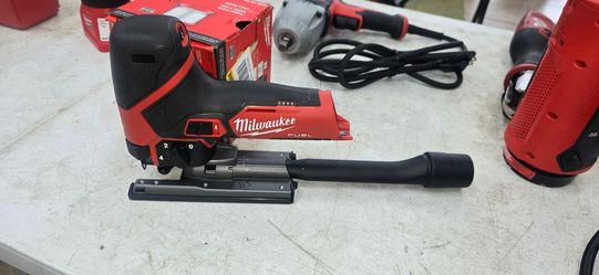 Milwaukee fuel m12 jigsaw 110$ TOOL ONLY BATTERIES ARE AVAILABLE FOR EXTRA CHARGE