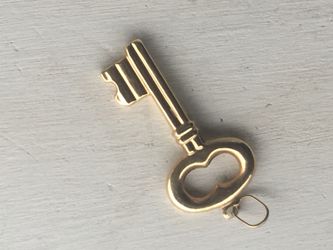 18k gold key pendant