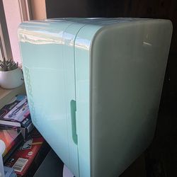 Mini fridge