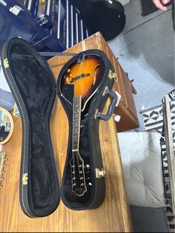 Oscar Schmidt OM10E Acoustic-Electric Mandolin with Hardshell Case