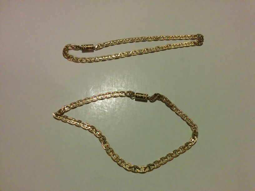Pair of gold plated bracelet's