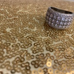 Full Of Glitters Ring For A Beautiful Hand! 