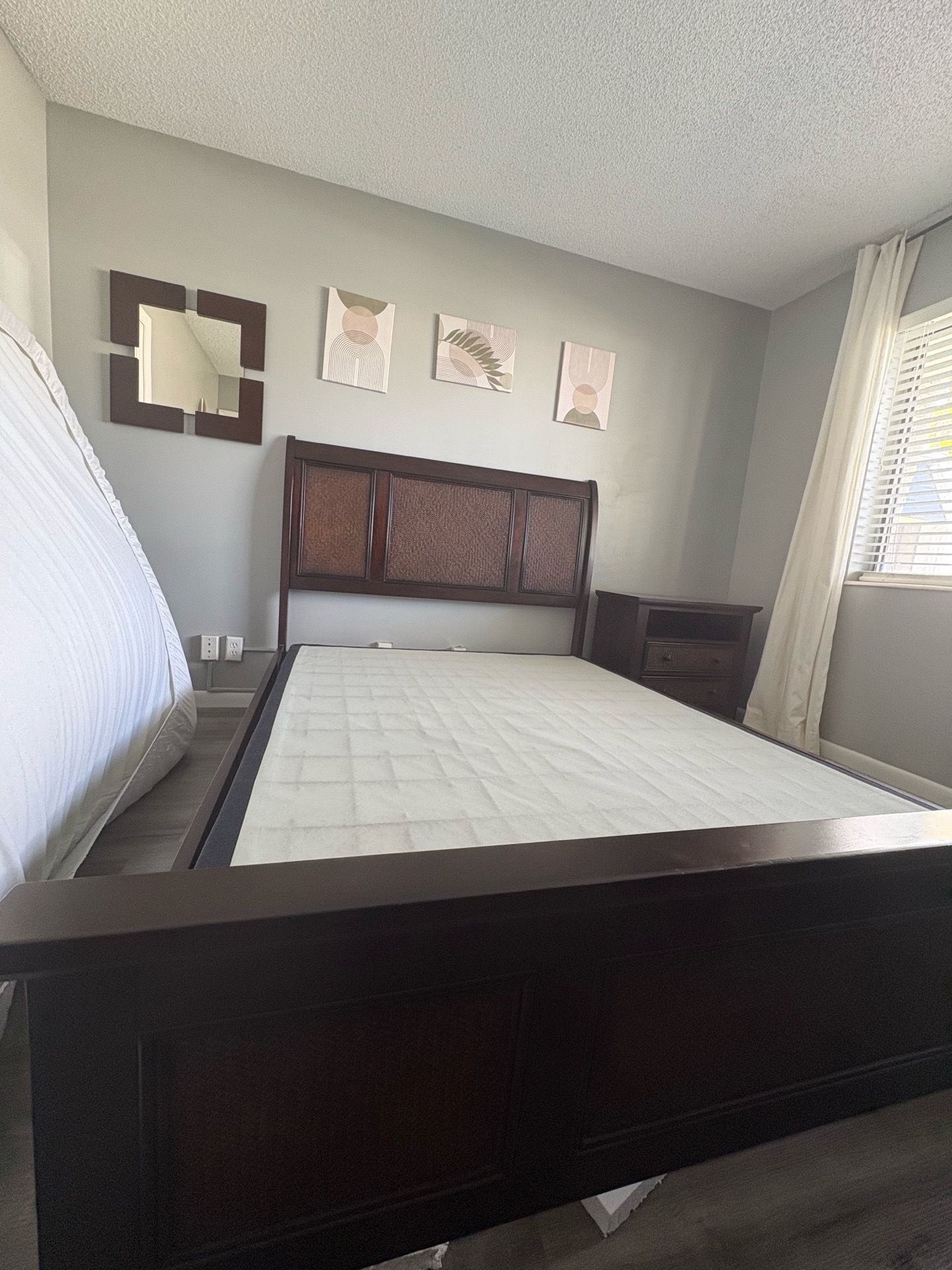 Bedroom set - queen dark wood