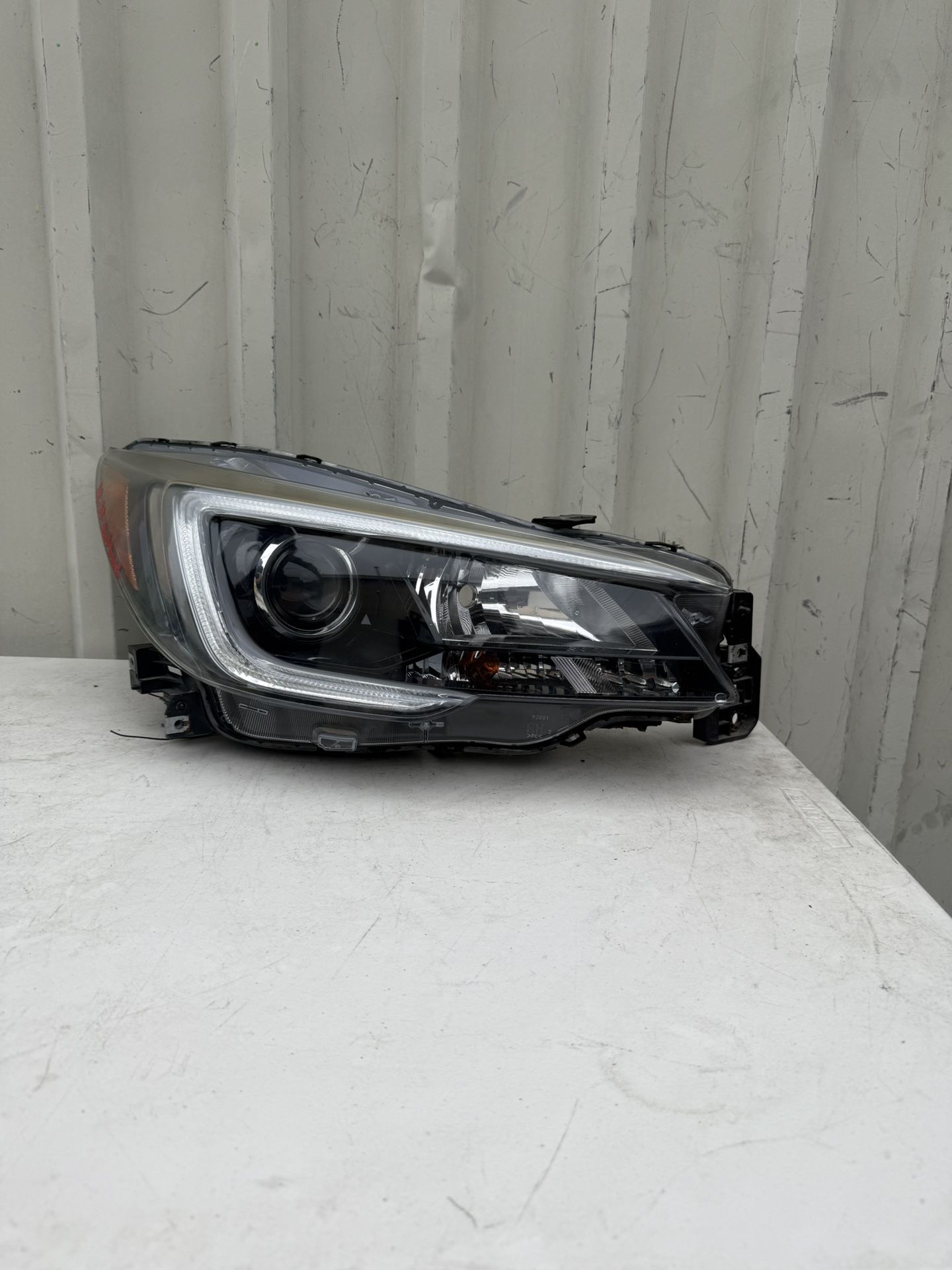 2018 2019 Subaru Outback Right Passenger Side Headlight 