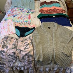 Clothes/ Ladies Medium Bundle $5.00.   Chino, Ca 