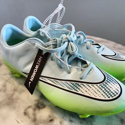 Nike Mercurial Victory V Women's Soccer Cleats - Size 7.5 - New!