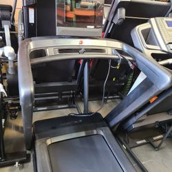 2025 Model Nordictrack Commercial 1250  - 22" wide belt - 10" ifit touchscreen  - 1000$ 