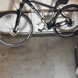 TREK MOUNTAIN BIKE