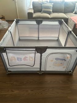Play pen gates