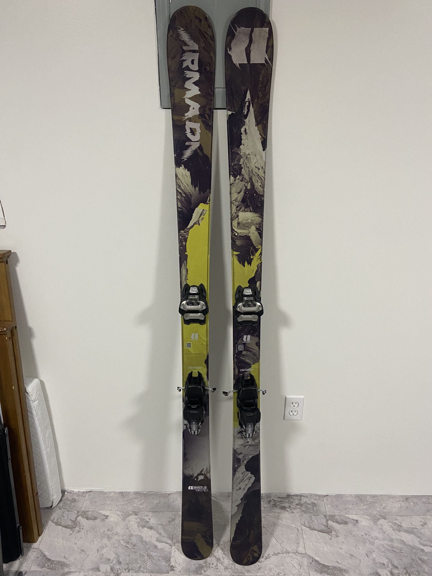 Armada Invictus 89 Ti Skis With Griffon Marker Sole Bindings