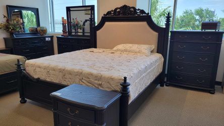 New 2tone wooden bedroom set✨️