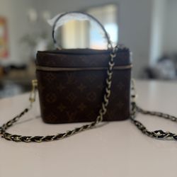 LV makeup Crossbody Gold Chain 