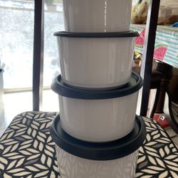 Tupperware Set