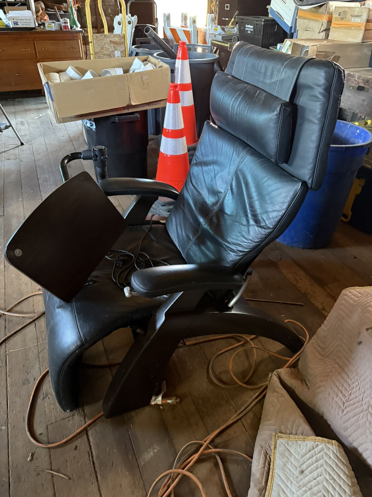 Relax The Back Leather Chair Recliner With Computer Table