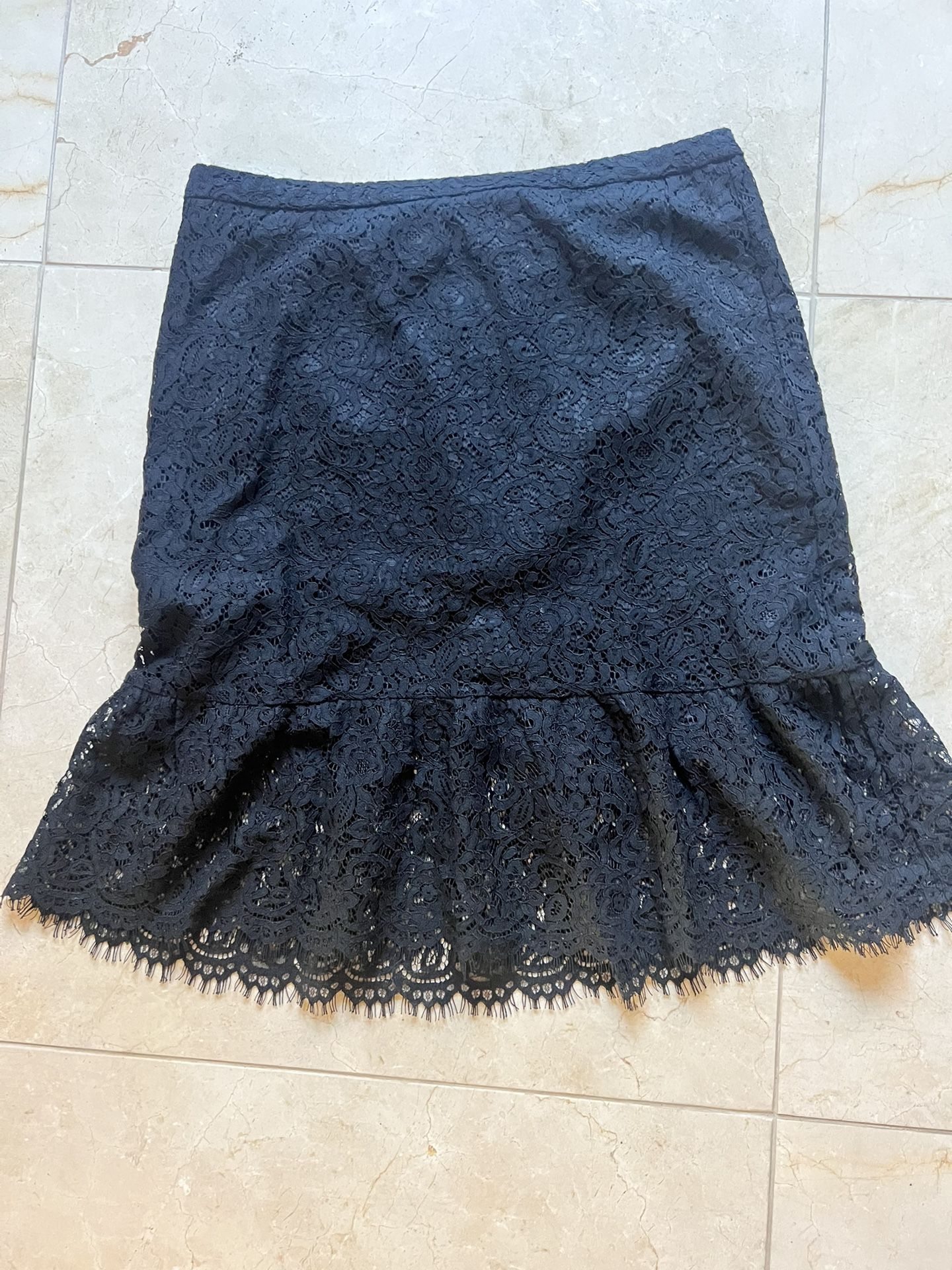 Banana Republic Women's Lace Flounce Pencil Skirt in size 14