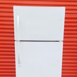 REFRIGERATR FRIDGE 110 V EXCELLENT WORKING CONDITION AND VERY CLEAN 