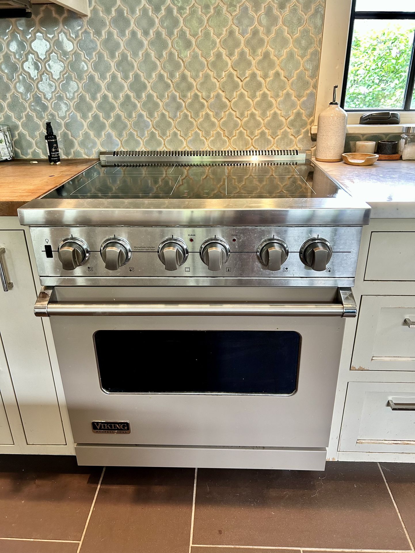 Viking Induction Oven Range W/ Convection Oven