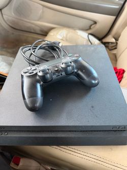 PLAYSTATION 4
