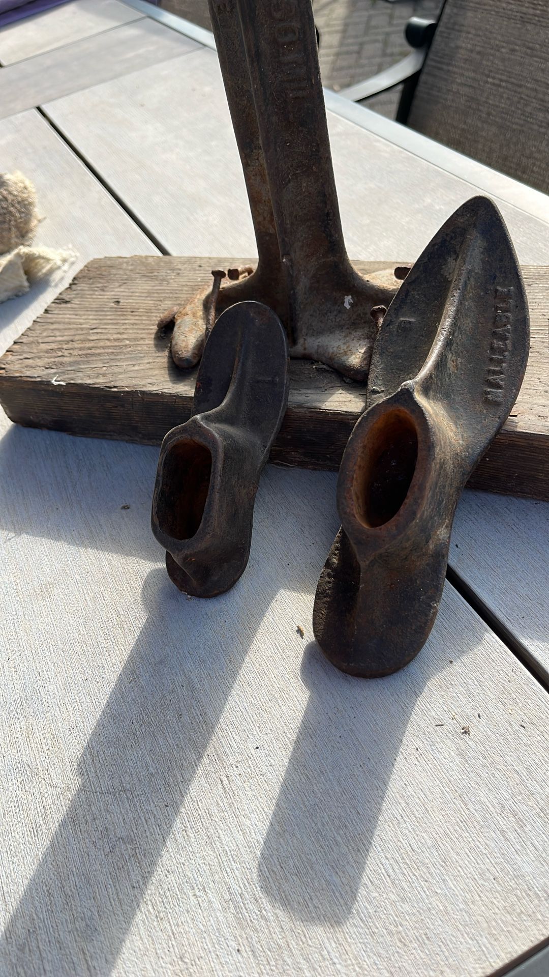 Vintage Cobbler Metal Shoe Stand C1890 Peerless Milwaukee Co 2 Cast Iron Shoes Size 1 & 8 On Wooden Base