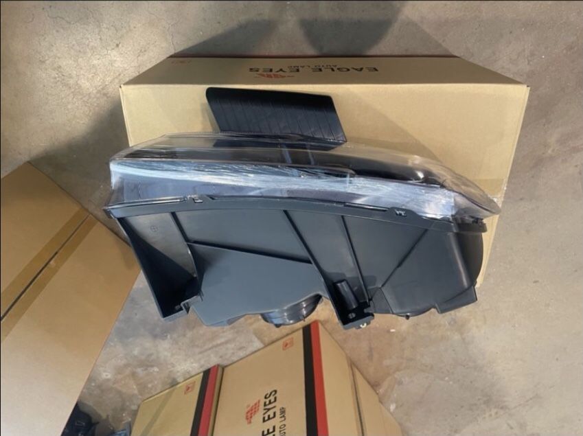 2011, 2012, 2013, 2014 Dodge Charger Headlight Passenger side ( New Car Parts )