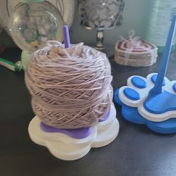 Yarn holder spinners