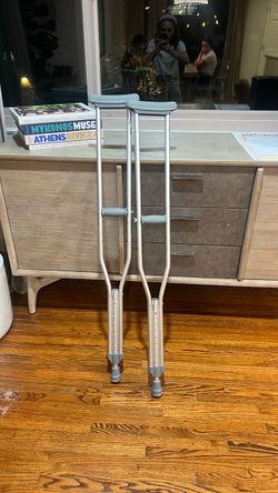 and an excellent condition lightweight, sturdy, aluminum frame adjustable height, comfortable padded under arm Brand new adjustable aluminum crutches 