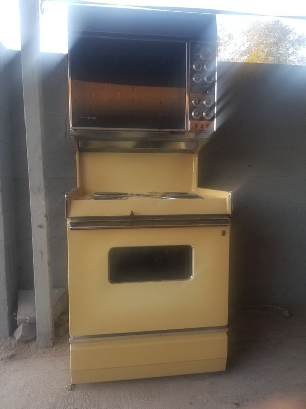 1974 general electric (GE) vintage stove top and oven with conventional oven attached. Electric