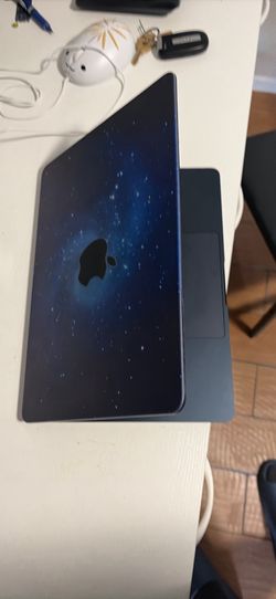 MacBook M2 13 inch
