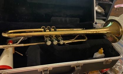 Bundy Selmer trombone with mouthpiece and case