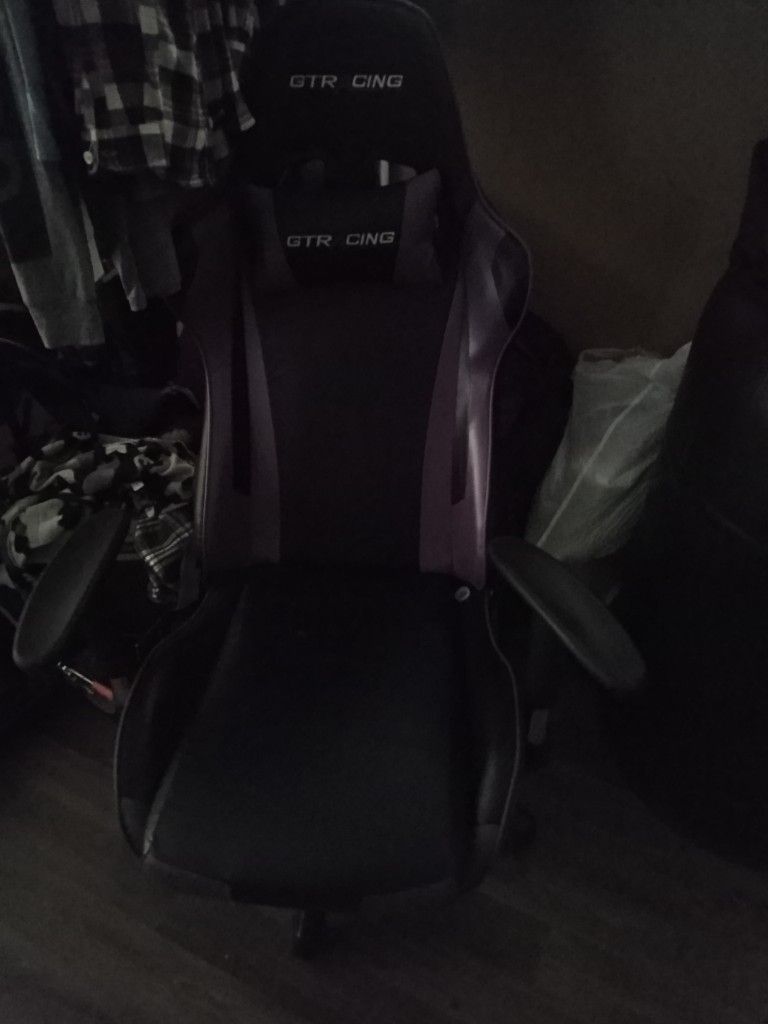 computer chair/gaming chair purple n black yes hubby took the pic $25