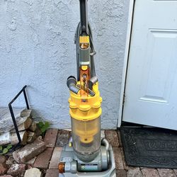 Dyson DC14 Bagless All Floors Vacuum