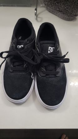 DC Skate Shoe - Black - Size 2 Youth LIKE NEW