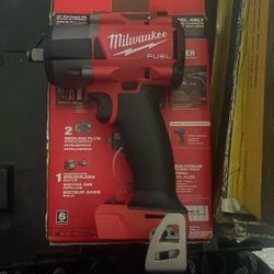 Milwaukee M18 Mid Torque 1/2 Impact Wrench 