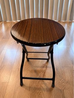 Round Folding Stool – Wood-Look Seat & Black Metal Frame