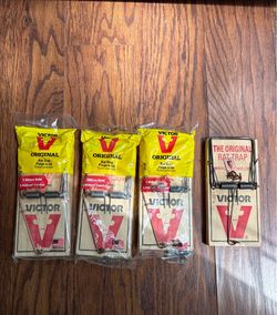 New Victor Original Wooden Rat Traps - Lot of 4