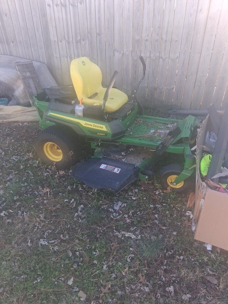 John Deere Ztrak Z325E