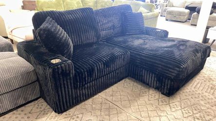 New Large Modular Sectional Couch with Chaise! Cup Holders and USB ! Free Delivery 🚚!