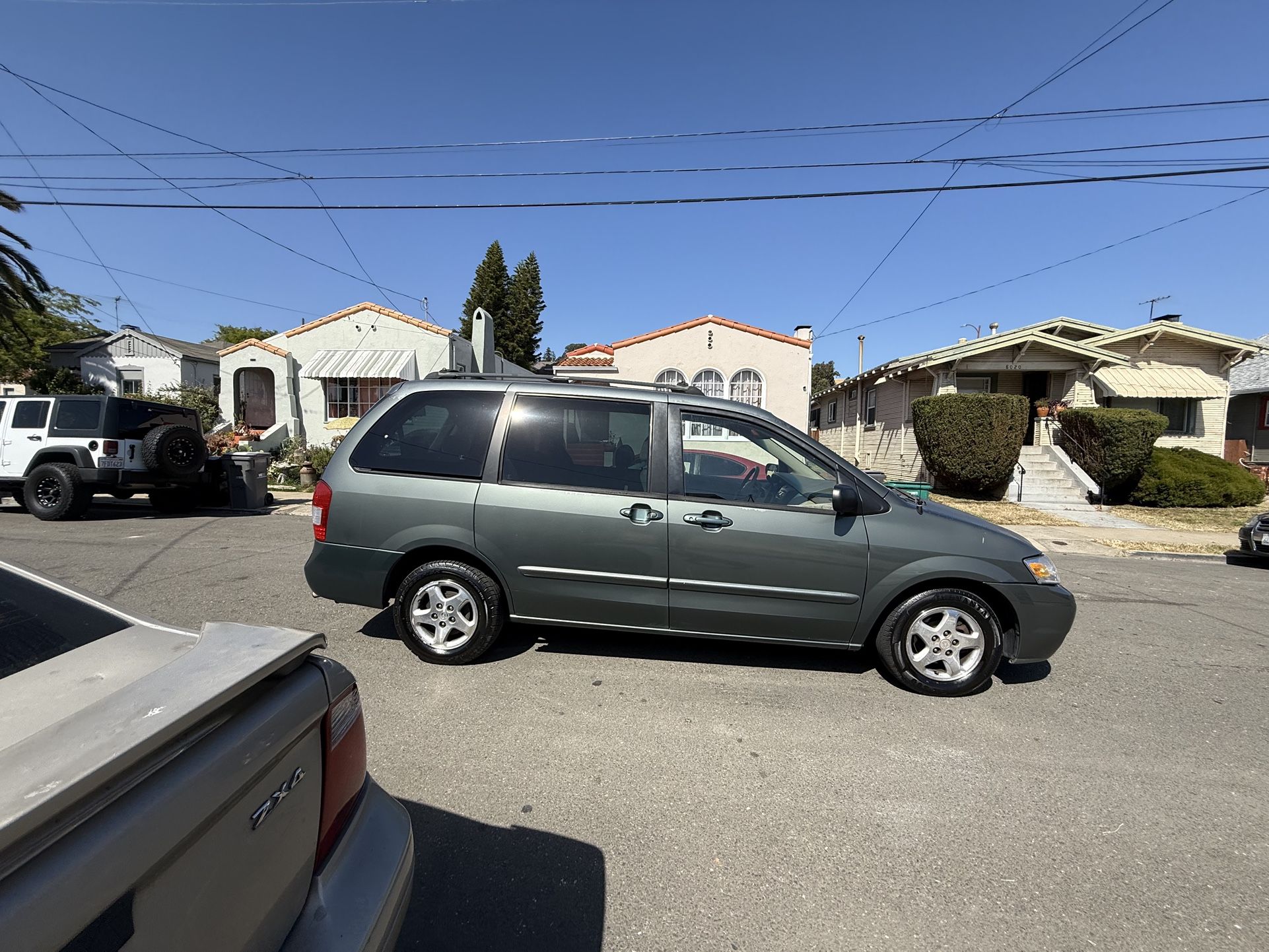 2000 Mazda MPV