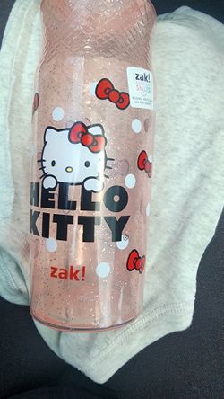 Nwt ZAK 32oz WaterHello KITTY Bottle