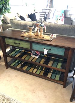 Occasional sets with the splash of multicolors