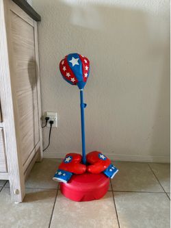Toddlers boxing