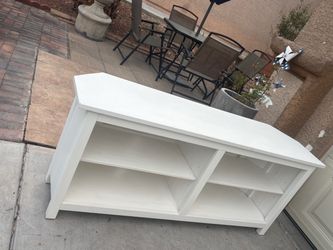 beautiful tv stand solid wood  hold 70 inch tv excellent condition H24 W58 D16 free delivery